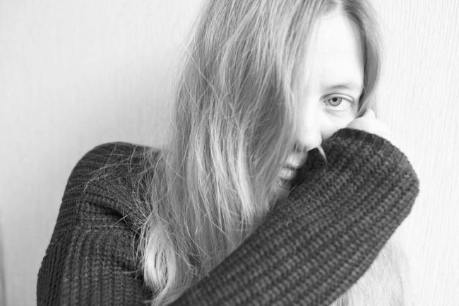 woman wiping her nose with her sleeve displaying meth side effects leading to Parkinson's disease