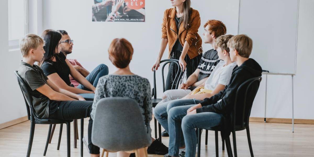 a group of people in an alcohol detox program talking about what qualities make it successful