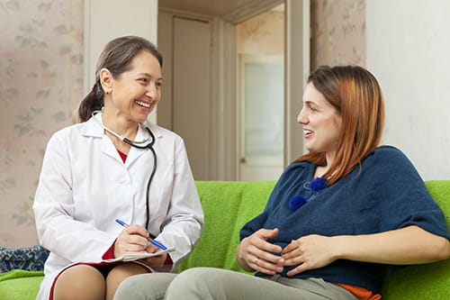 Doctor talking to patient about women's alcohol detox