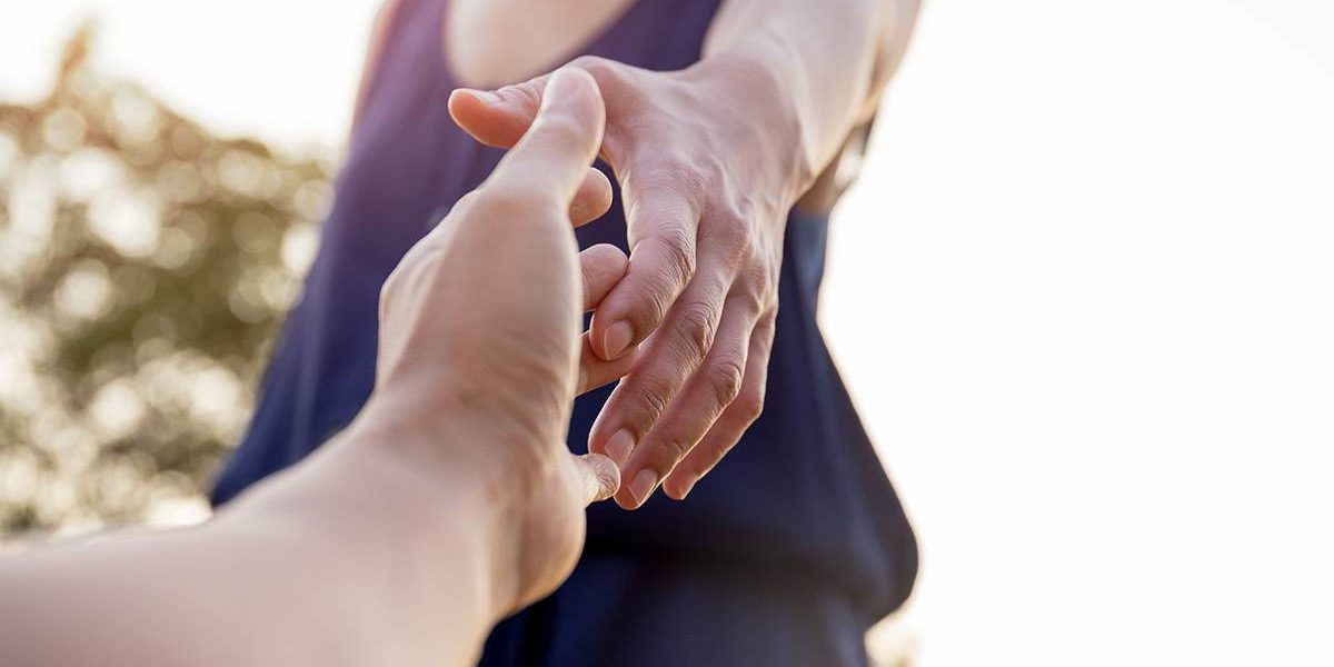 Man reaches out to woman for opiate withdrawal help