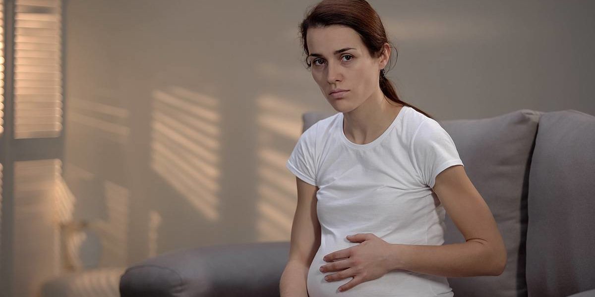 woman going through drug detox while pregnant
