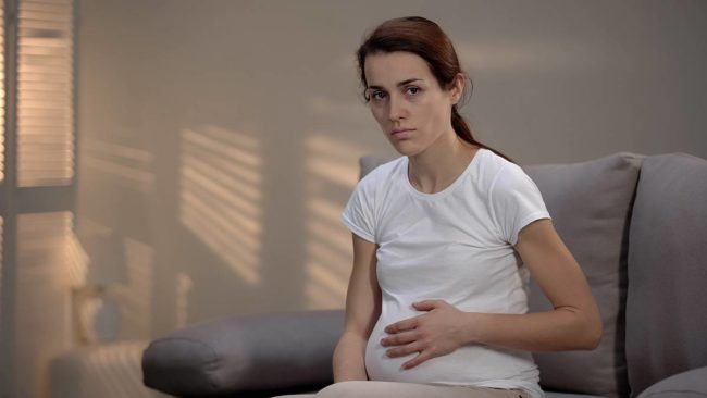 woman going through drug detox while pregnant