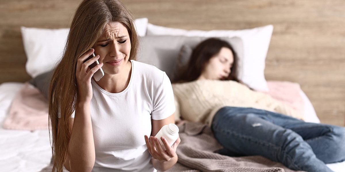 a woman calling 911 wondering what to do when someone overdoses