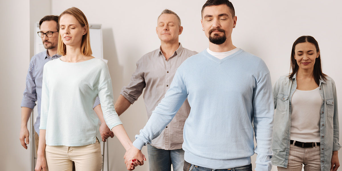 a therapy session doing activities in alcohol treatment center Hallandale FL