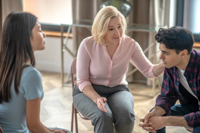 a doctor comforting a patient at an Arkansas Drug Detox