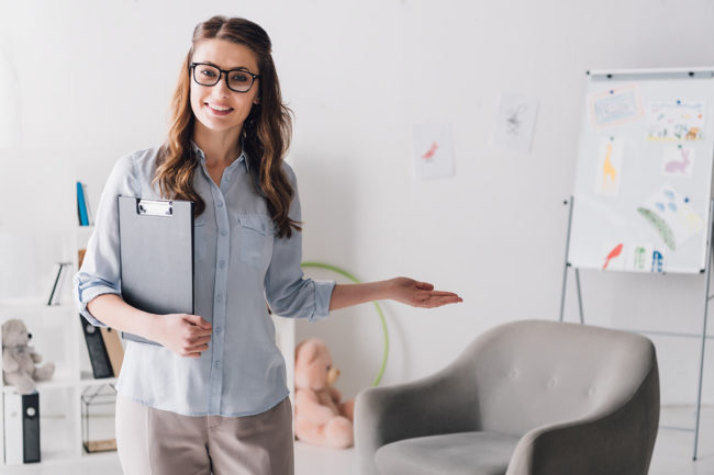 a doctor waiting for a patient at a alcohol detox near me