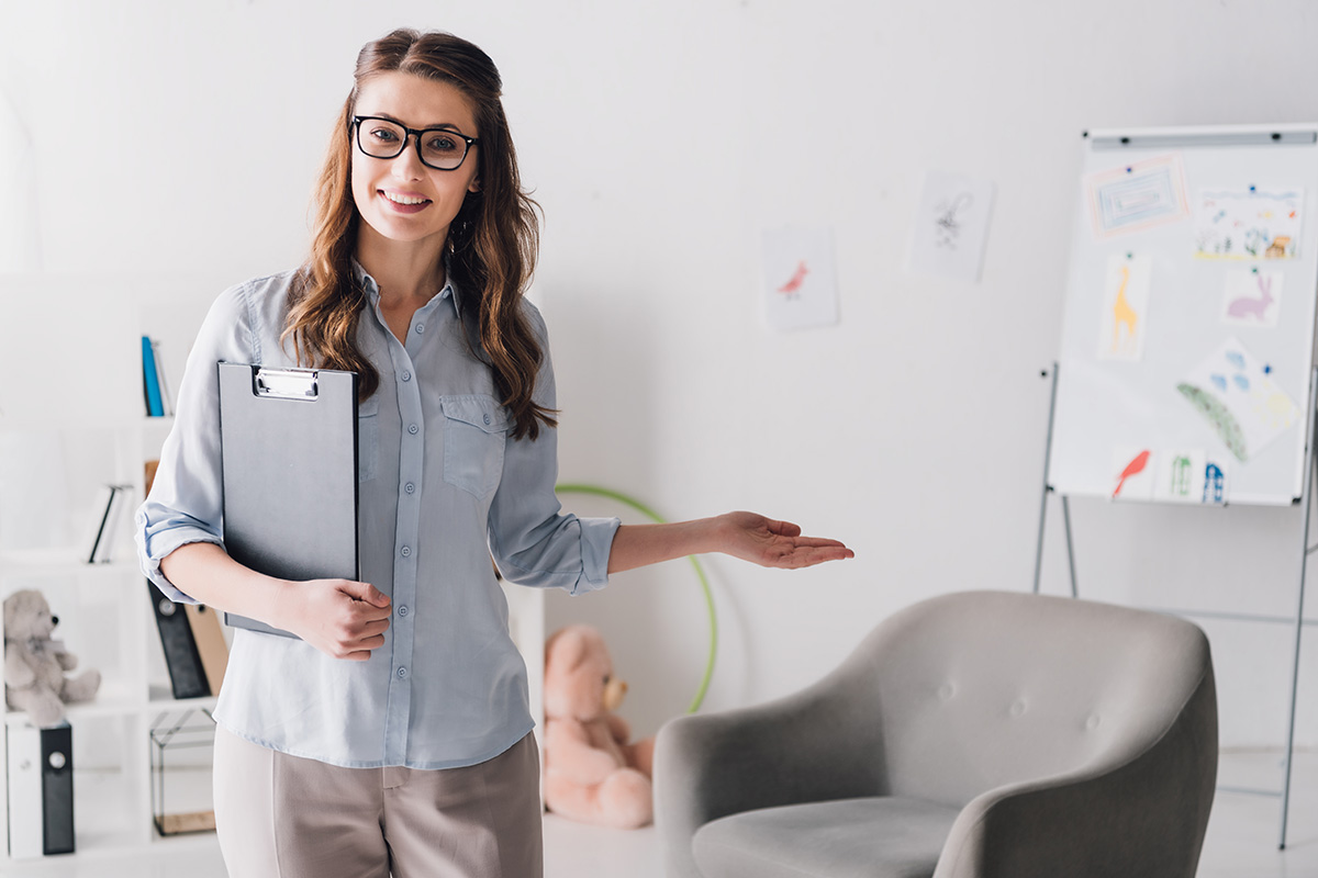 a doctor waiting for a patient at a alcohol detox near me