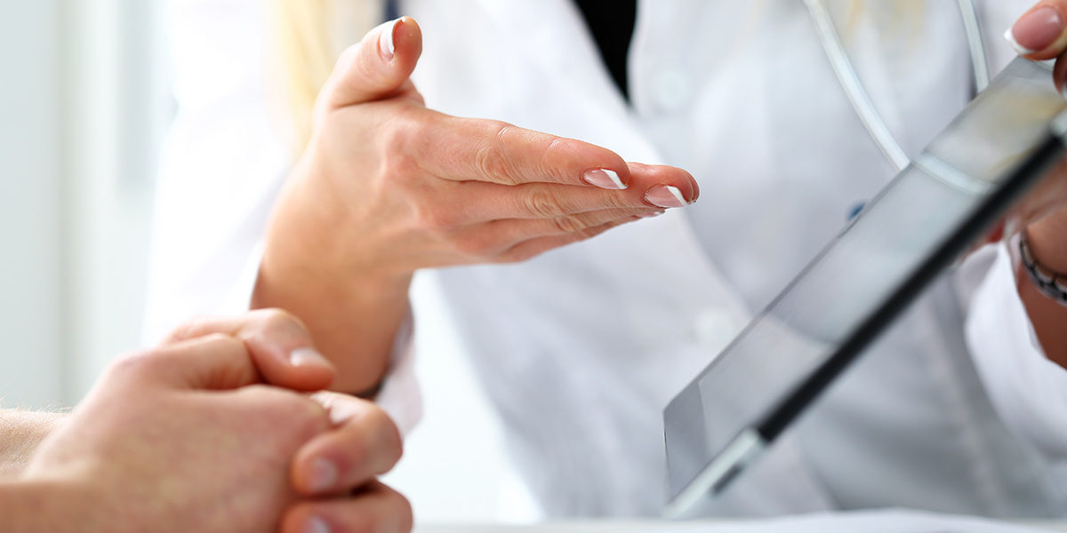 a doctor talking to a patient at a South Dakota drug detox