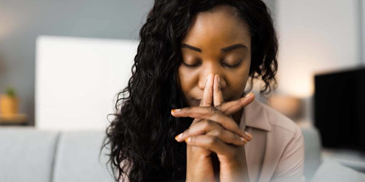 Why Alcohol Detox at Home Doesn’t Work a woman tries alcohol detox at home