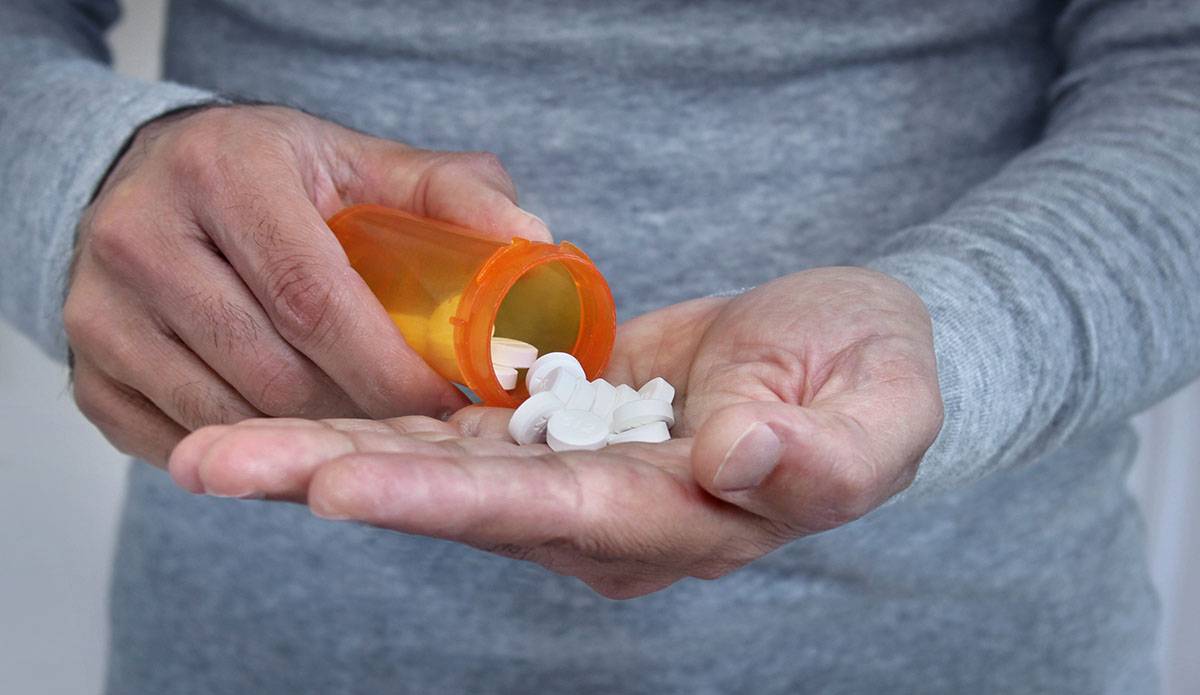 Taking a considerable amount of pills is a sign of a painkiller addiction