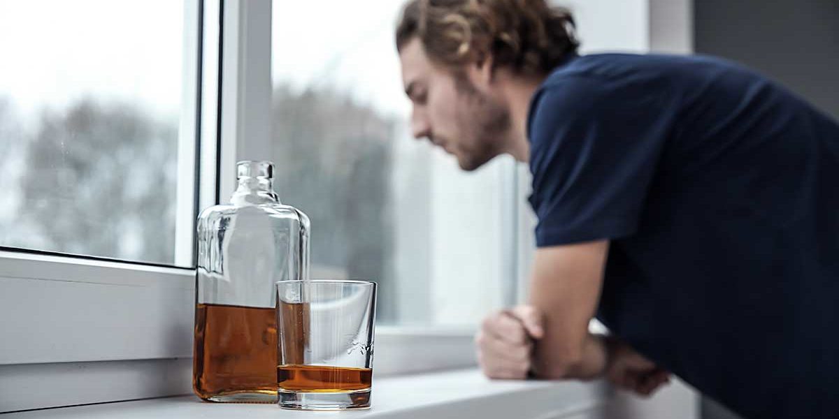5-How-Alcohol-Addiction-Can-Impact-Your-Mental-Health- man struggles with alcohol addiction and mental health