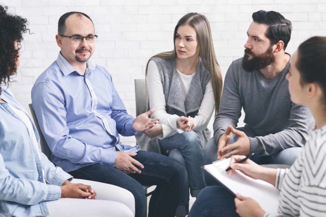 a group attends an alcohol rehab in florida